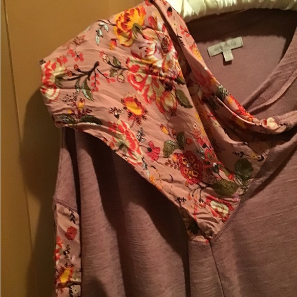 Top - Picture 2 of 2